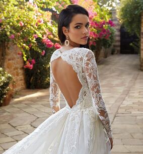Dreamwear bridalhouse Cosmobella modern brudklänning  klassisk samtida absolut chic bröllopsklänning